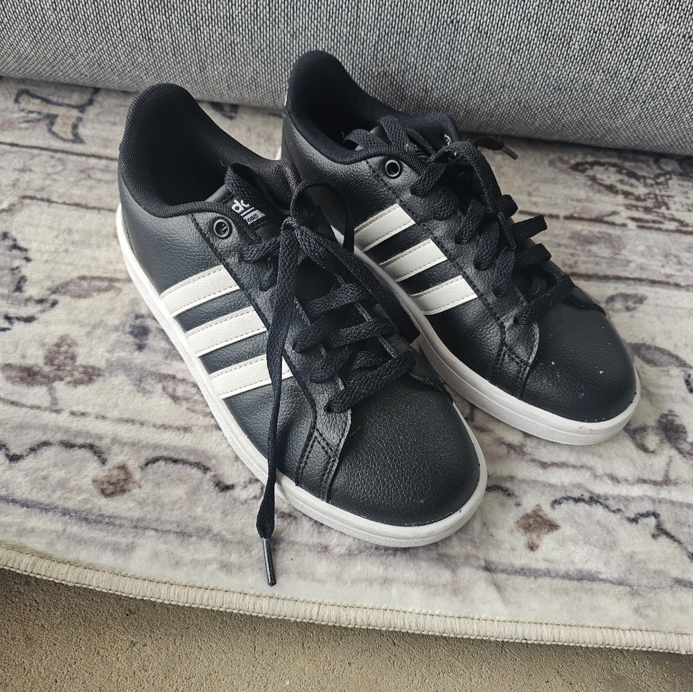 Adidas womens size 7